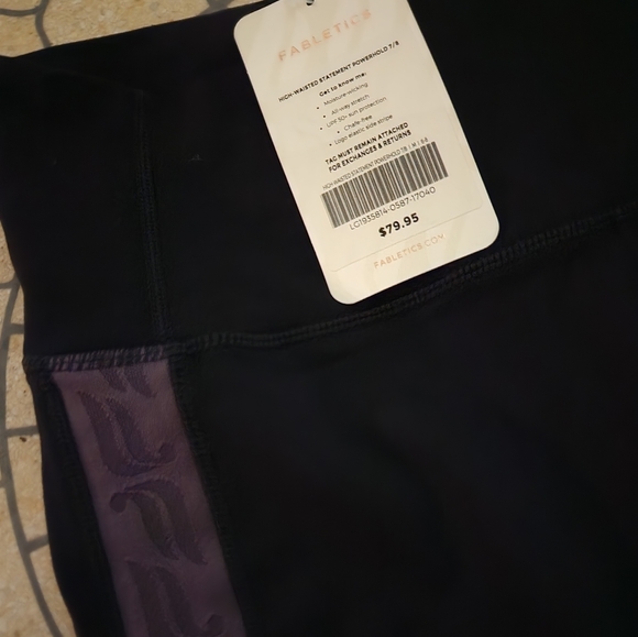 BNWT Fabletics Leggings- Size Medium - Picture 2 of 3
